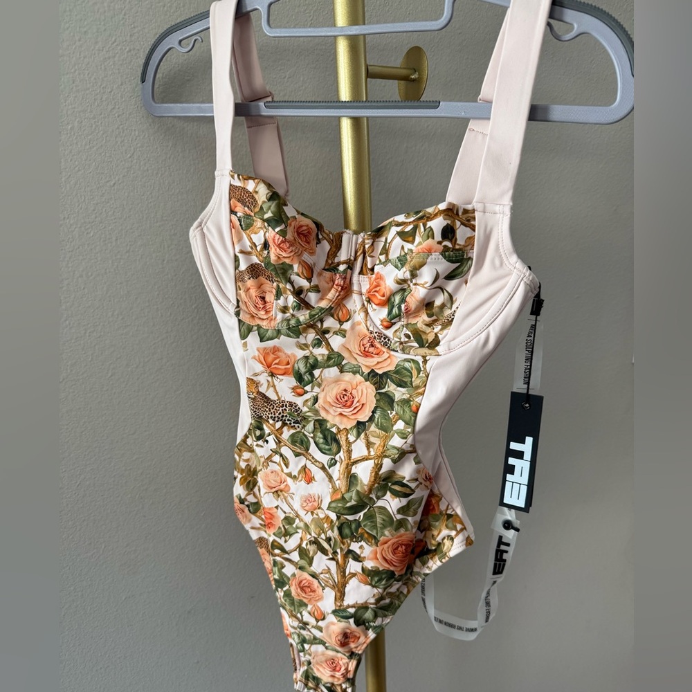 NWT TA3 Brazilian Lifty Contour Rose Leopard/Peach Blush XS Reg D/DD
